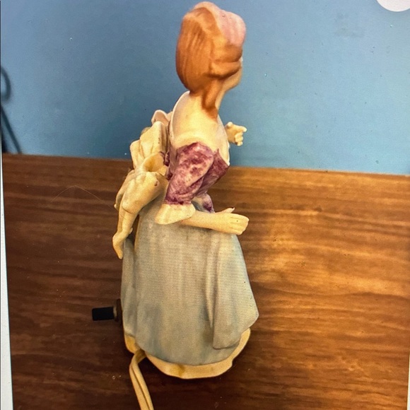 Vintage Ceramic Lady with Roses Night Light 6” WORKS electric - Picture 5 of 9